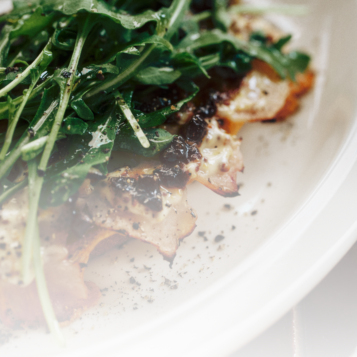 처트니 햄치즈 루꼴라 타르틴
CHUTNEY HAM CHEESE ROCKET TARTINE