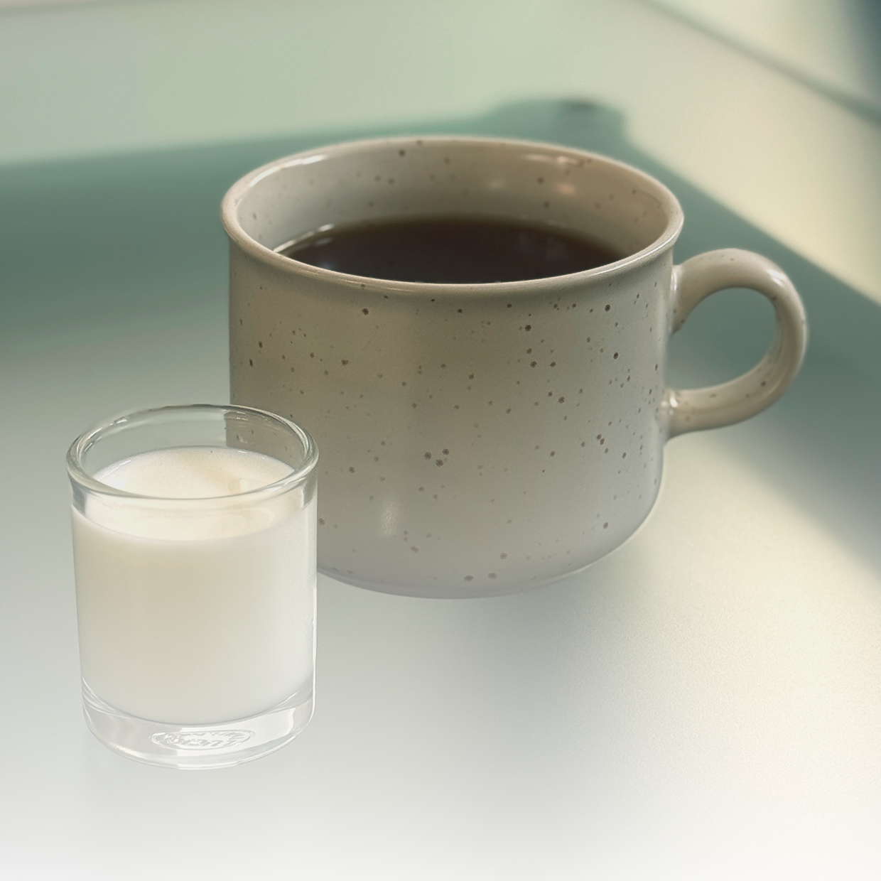 영국식 홍차 (+우유)
BLACK TEA WITH MILK 